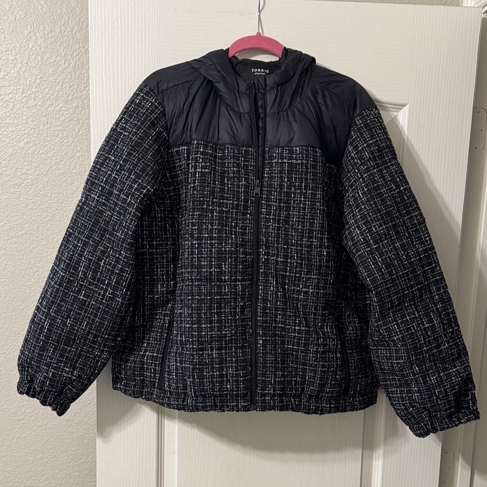 Torrid 0X NWT Gray and Black Tweed puffer Jacket